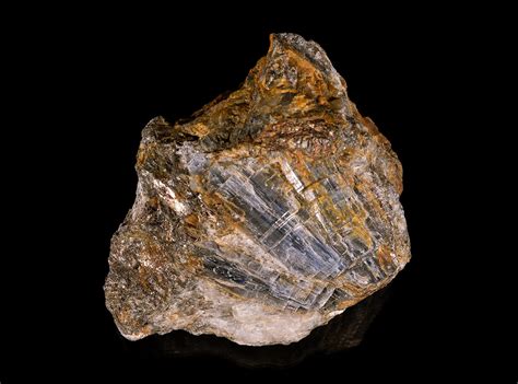 ¿Kyanite: Mineral de Alta Resistencia Para la Cerámica Avanzada?